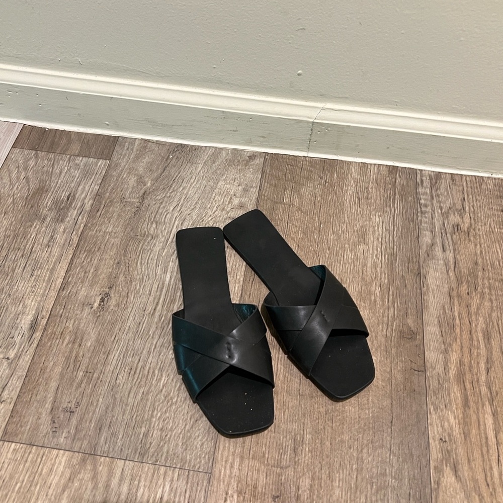 H&M Black flat